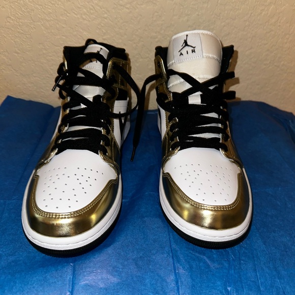 AIR JORDAN 1 Mid Metallic Gold DC1419-700 Size 10.5 - Picture 6 of 7